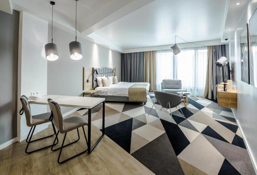 Family Suite, Lwowska 1