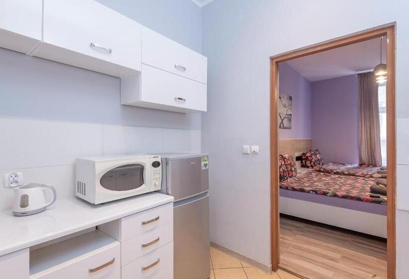 חדר סטנדרט לארבעה, Hostel 70s And Queen Apartments