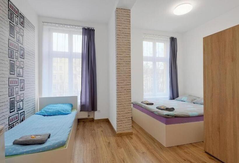חדר דלוקס, Hostel 70s And Queen Apartments