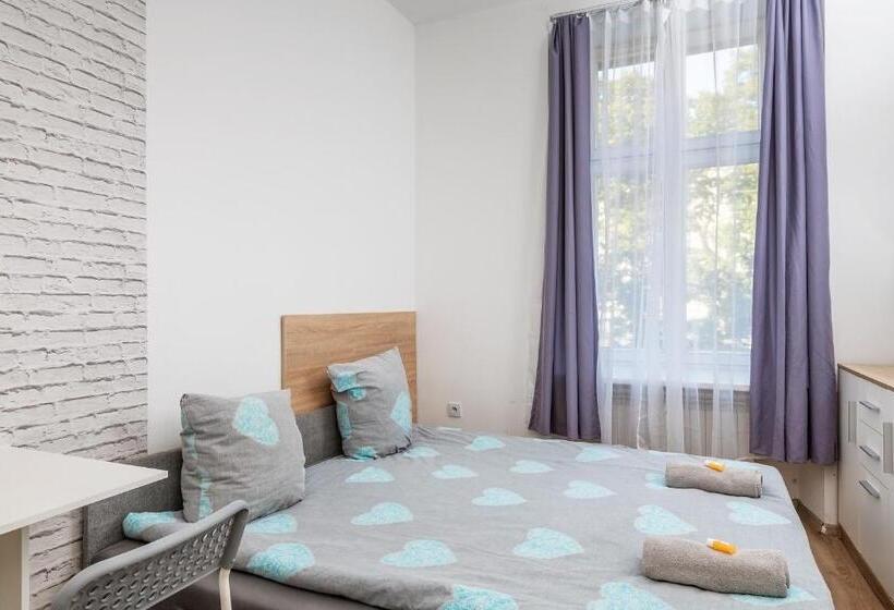חדר דלוקס, Hostel 70s And Queen Apartments