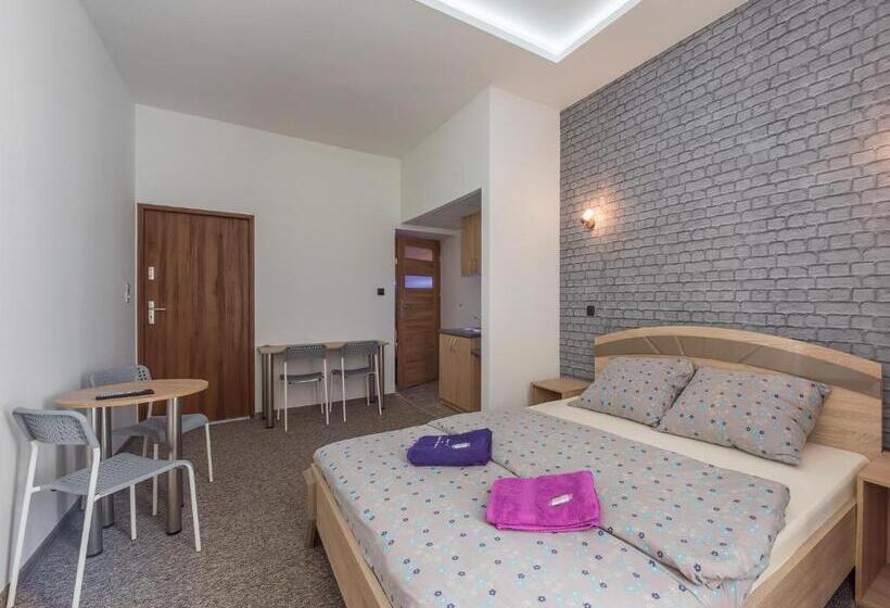 חדר סטנדרט לארבעה, Hostel 70s And Queen Apartments