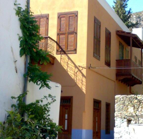 Номер Стандарт, Karnayo Traditional Houses