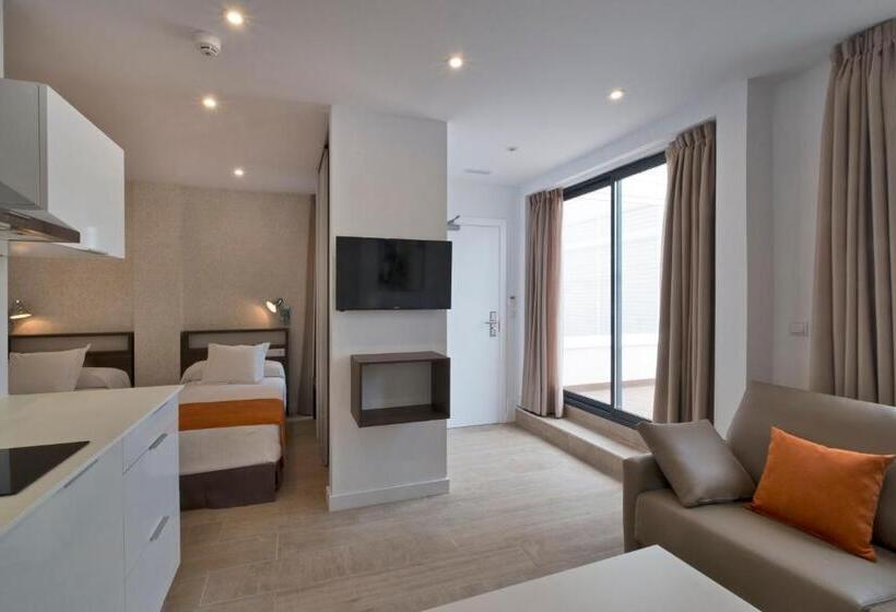 1 Bedroom Penthouse Apartment, Apartamentos Maier