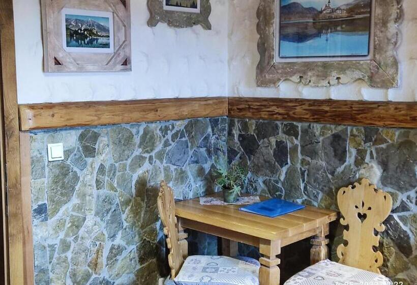 اتاق لوکس, Old Bled House