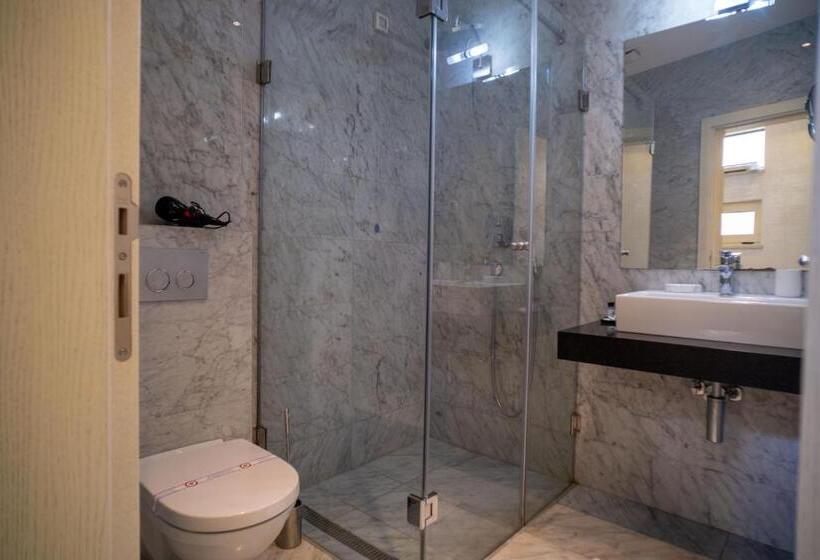 آپارتمان 2 خوابه, Atina