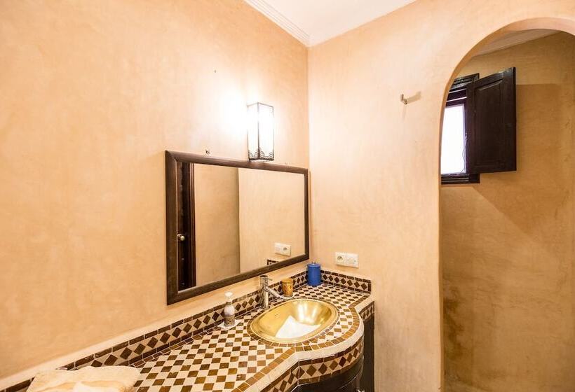 اتاق استاندارد سه نفره, Riad Toyours