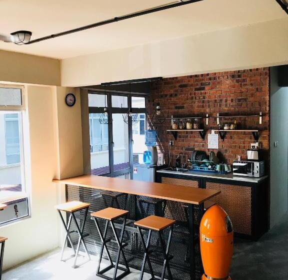 Quarto Estandar Banheiro Compartilhado, The Good Travelers Hostel   Kl Airport