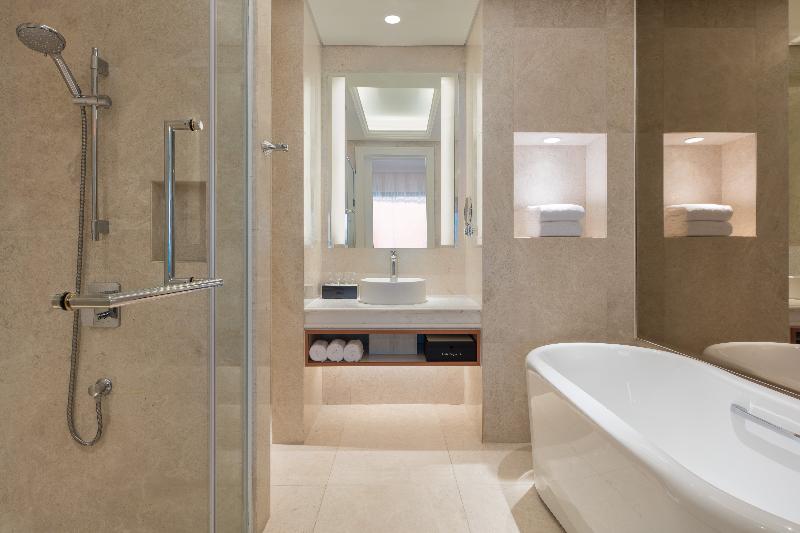 Номер Deluxe Вид на Бассейн, Sheraton Grand Danang Resort & Convention Center