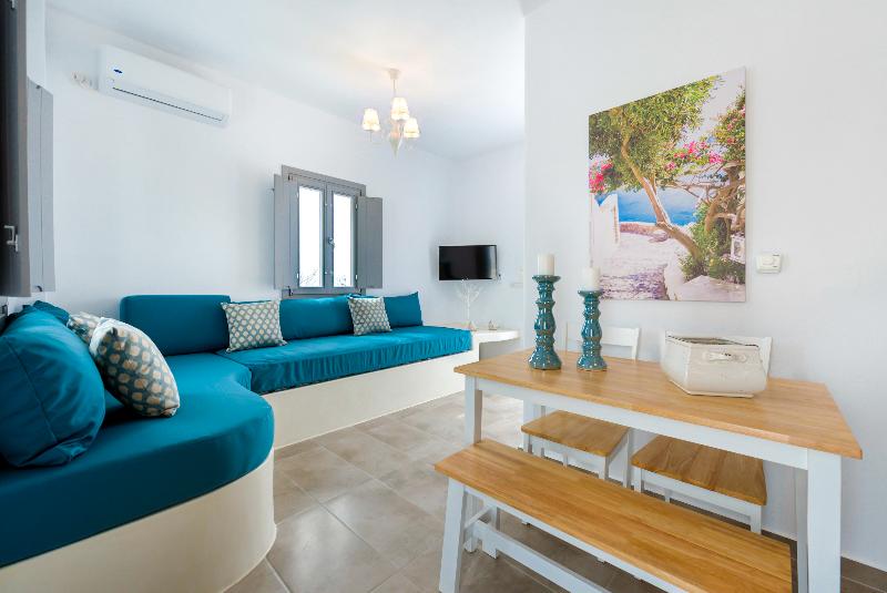 Люкс с Бассейном, White Harmony Suites