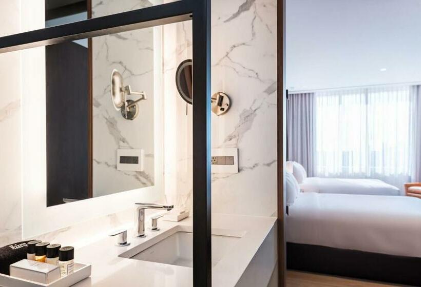Quarto deluxe, The Hotel & Athletic Club At Midtown
