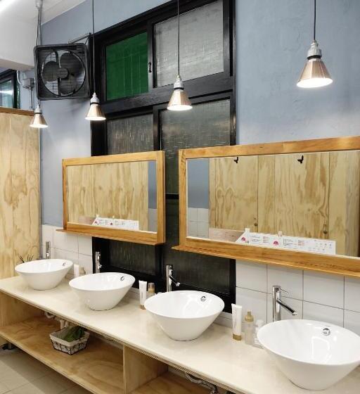 تختخواب در اتاق مشترک, Cao Ji Book Inn Hostel