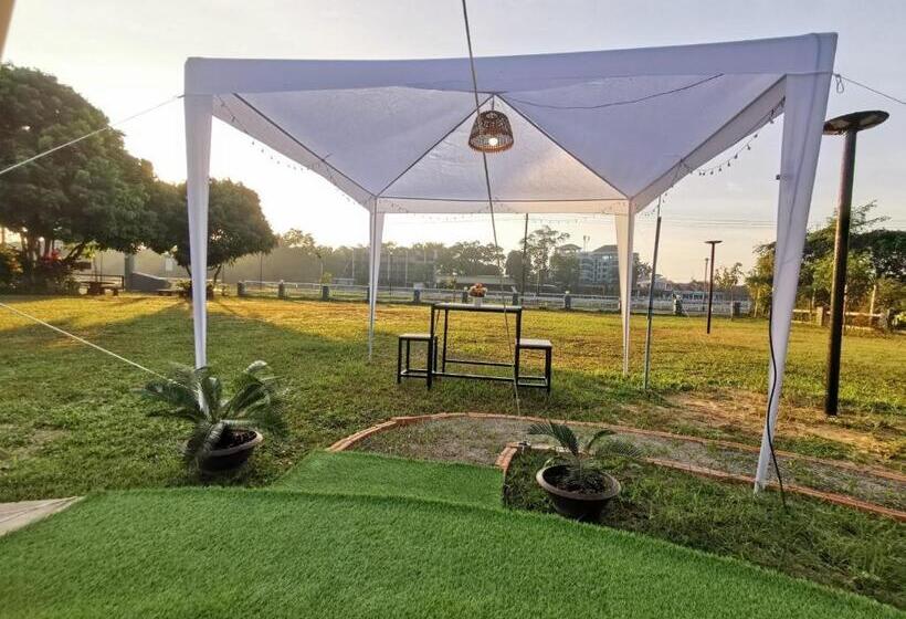 Standard Tent, Stayktion