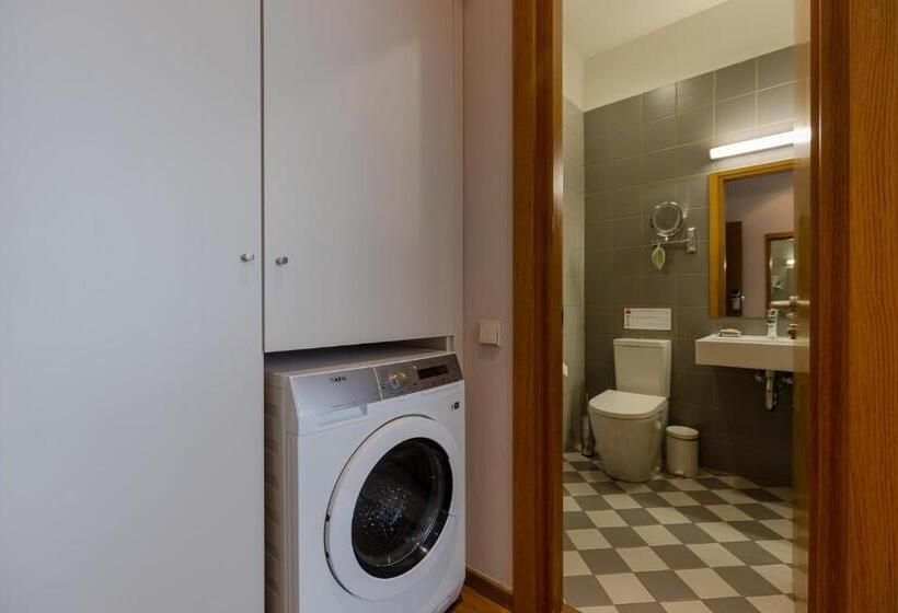 اتاق لوکس با بالکن و چشم‌انداز دریا, Le Port Boutique Apart