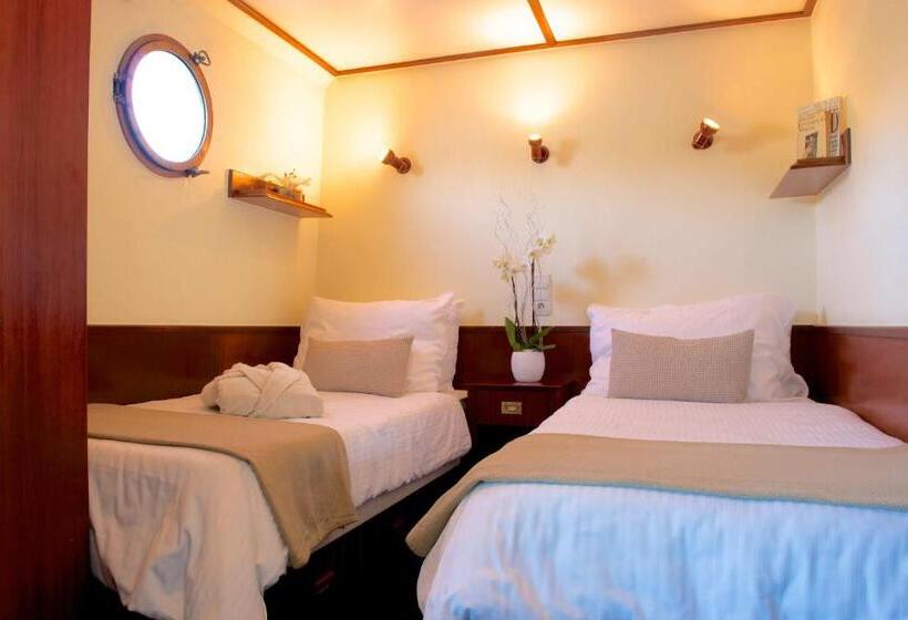 اتاق سوپریور با چشم‌انداز شهر, Bateau Hotel à Quai Le Chardonnay