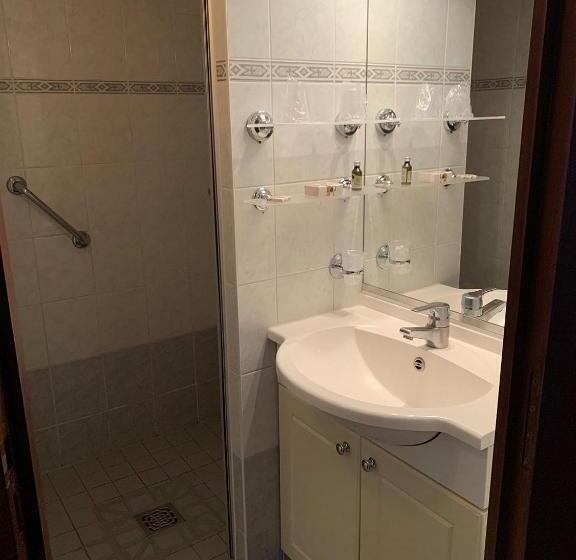 اتاق استاندارد سه نفره, Bateau Hotel à Quai Le Chardonnay
