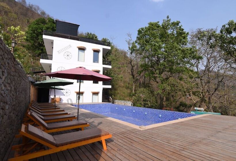 디럭스 룸, Shaantam Resorts & Spa