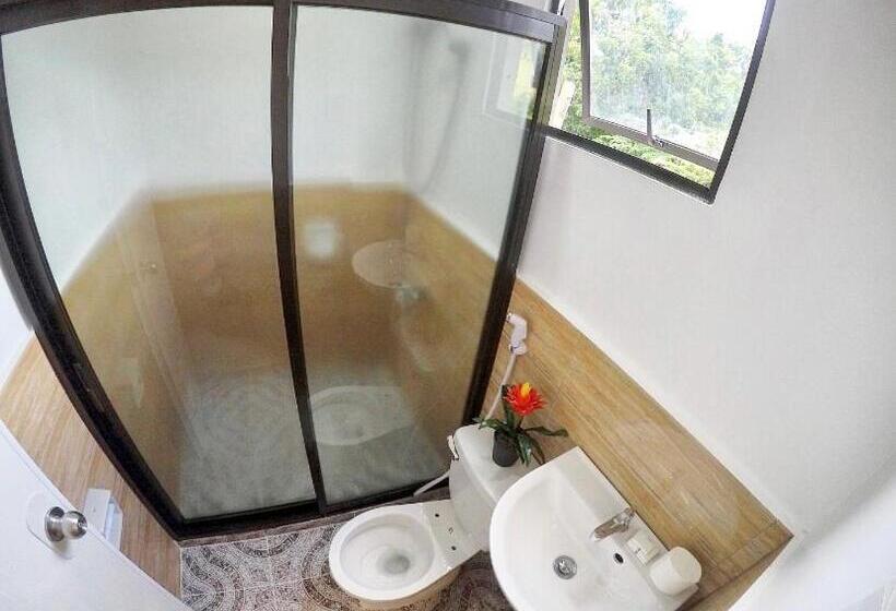 Quarto Estandar, The Biggies Inn