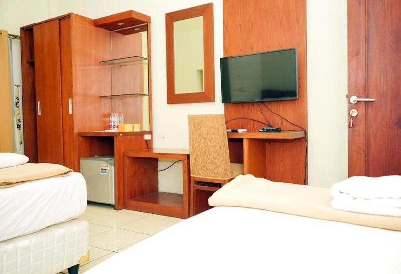 Номер Deluxe, Urbanview Hotel Ratu Elok Syariah Banjarbaru By Reddoorz