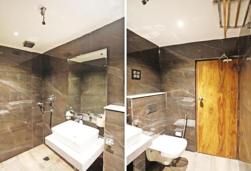 Трехместный Номер Классика, Super Capital O 8902 Hotel Ronald Inn