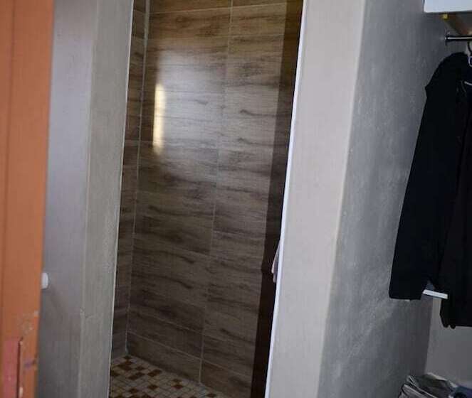 اتاق خانوادگی, Thulamela Guest House
