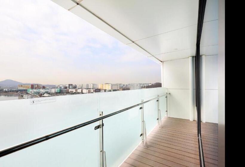 Junior Suite Queen Bed, Marinabay Seoul Ara
