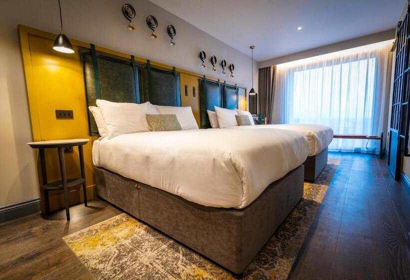 Семейный Номер Deluxe, Clayton Hotel City Of London