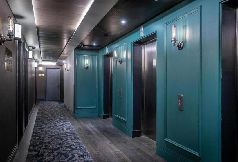Полулюкс, Clayton Hotel City Of London