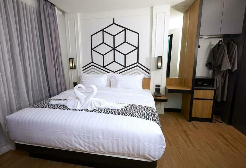 Люкс, Chezzotel Pattaya