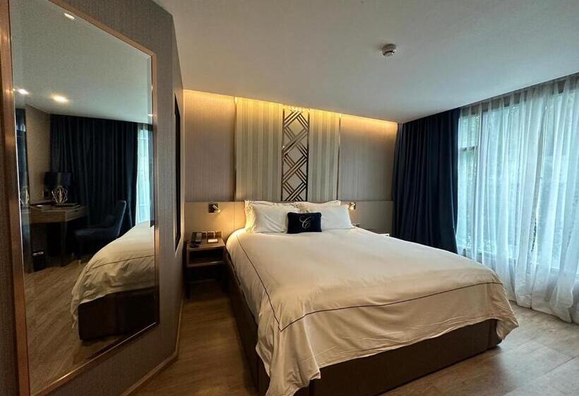 سوییت خانوادگی, Glow Sukhumvit 5