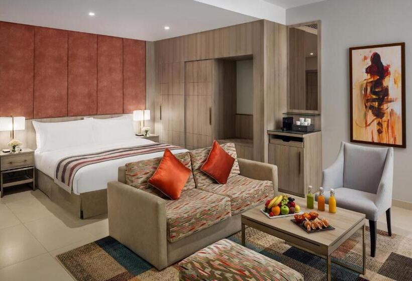 Номер Superior с Видом, Mövenpick Hotel Tahlia Jeddah
