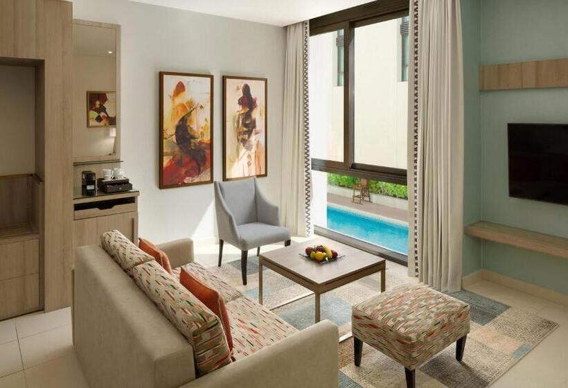 Номер Superior Вид на Бассейн, Mövenpick Hotel Tahlia Jeddah