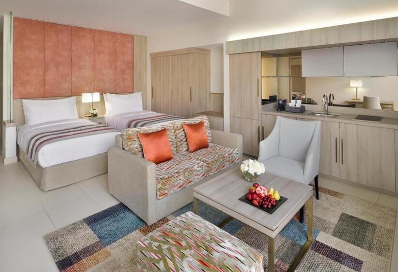 Студио Стандарт Вид на Бассейн, Mövenpick Hotel Tahlia Jeddah