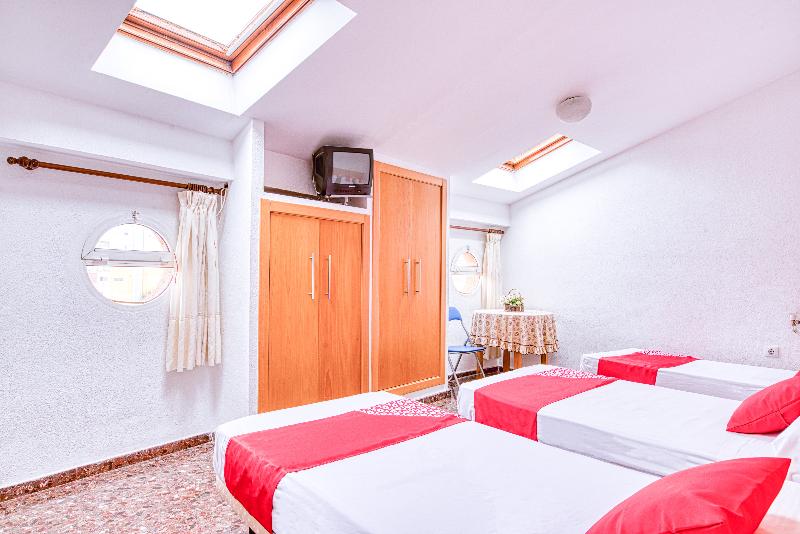 Номер Стандарт Трехместный, Hostal Nova Picanya