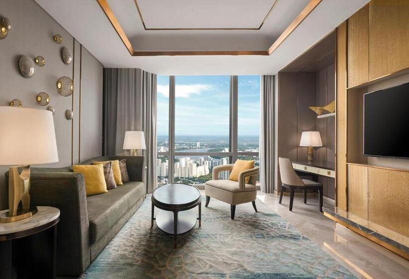 Люкс Клуб, Vinpearl Landmark 81 Autograph Collection