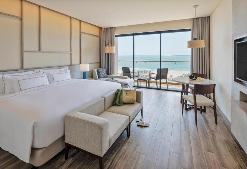 اتاق لوکس با بالکن و چشم‌انداز دریا, Melia Ho Tram Beach Resort