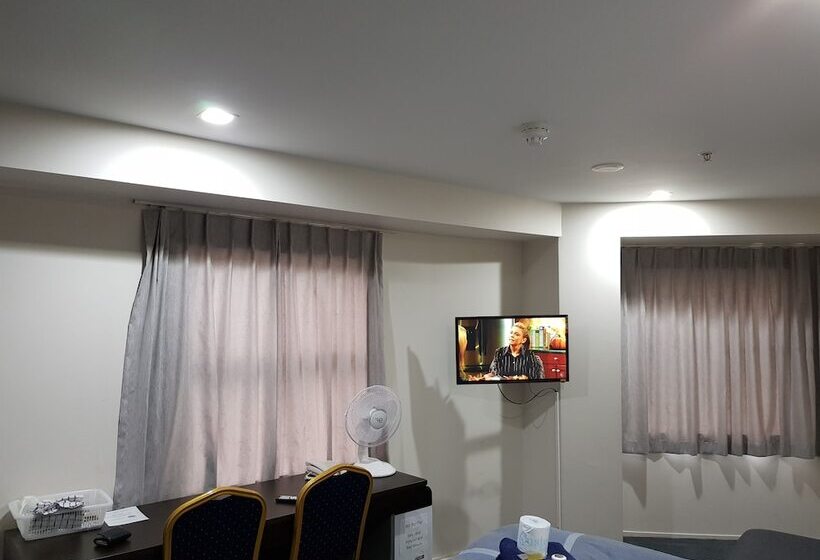 标准工作室, Empire Apartments