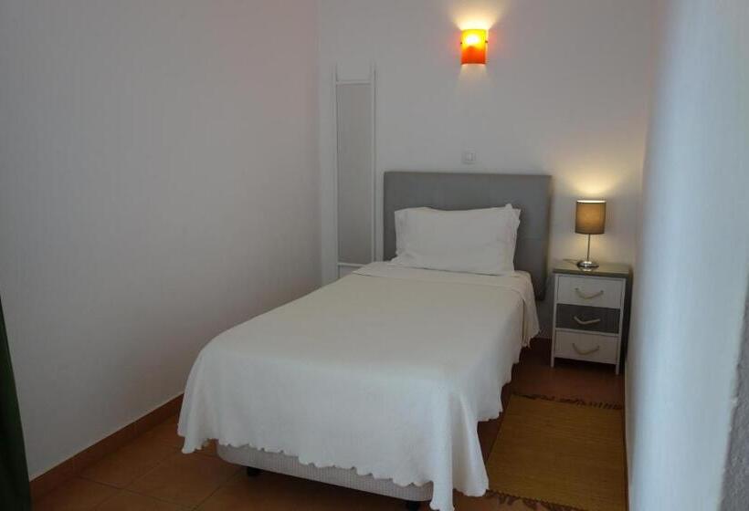 스탠다드 트리플 룸, Guest House Oliveira