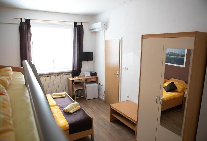 اتاق استاندارد چهار تخته, Apartments Furman   Self Check In