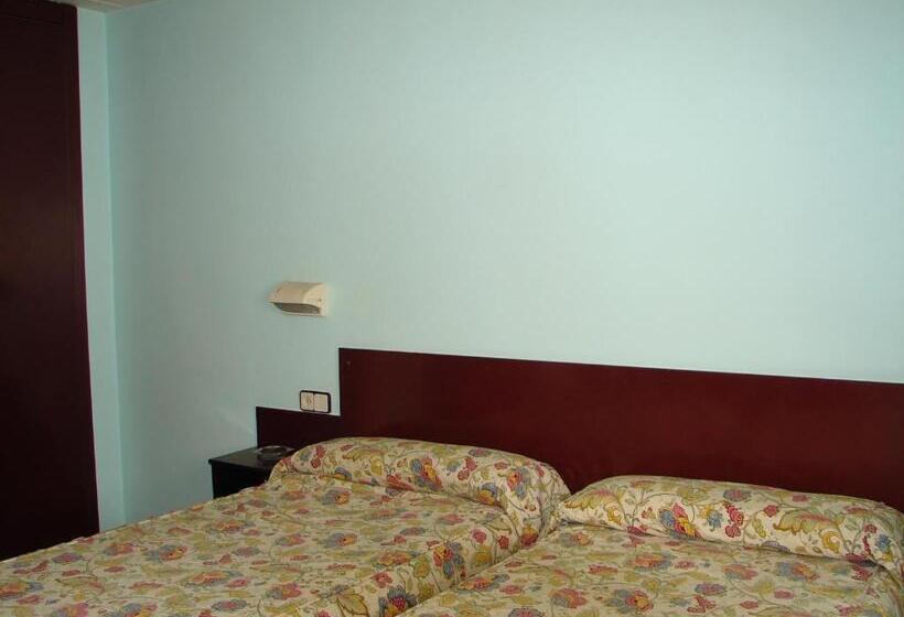 اتاق استاندارد, Hostal Del Ripollès