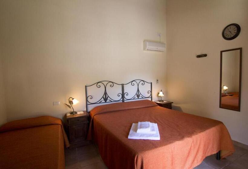 اتاق استاندارد سه نفره, Agriturismo Sa Rocca