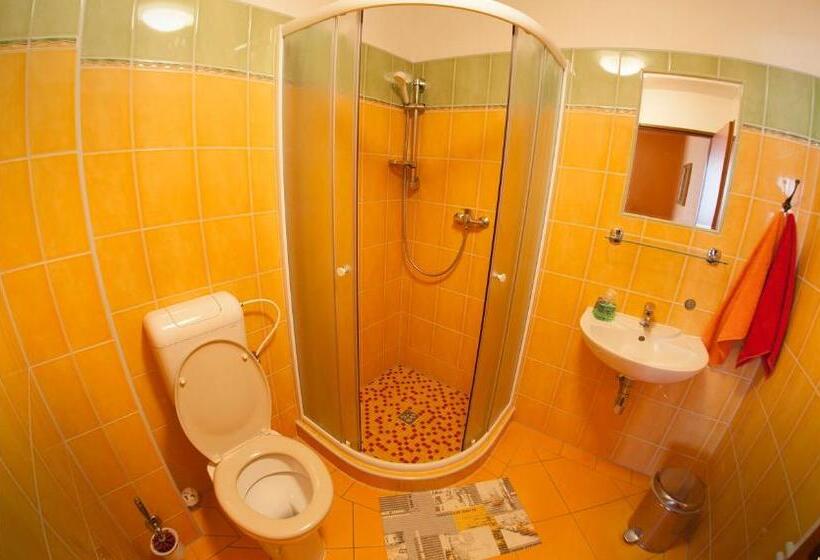 Семейный Номер, Penzion Zatisi