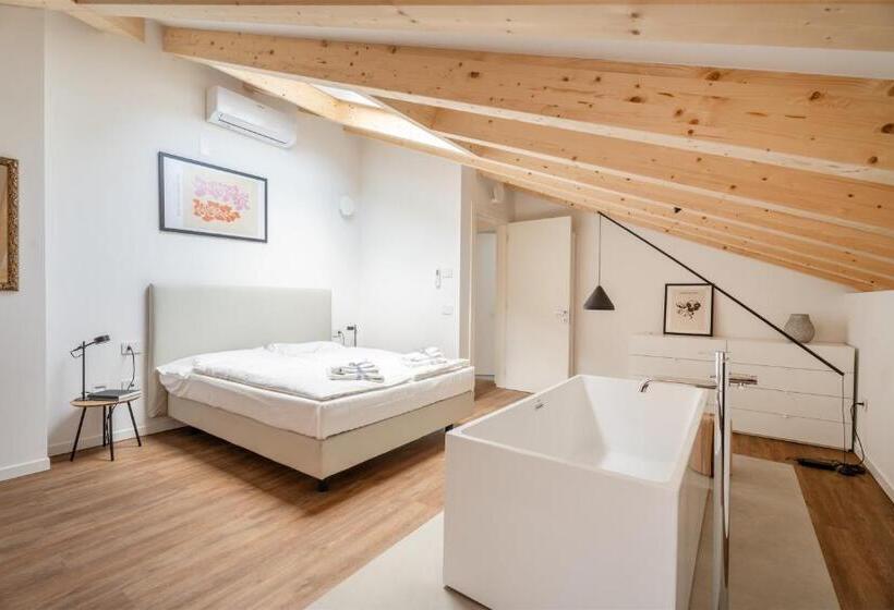 Suite with lake view, Casa Al Sole
