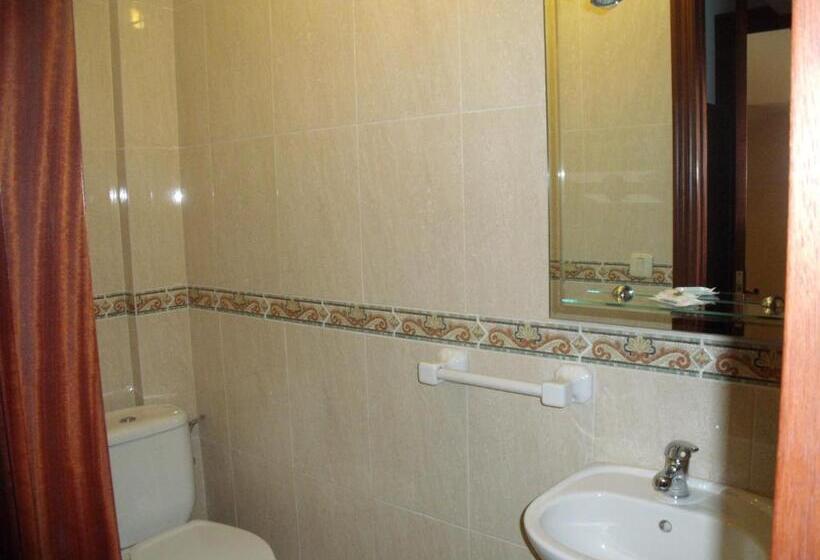 标准单人间, Hostal O Patron
