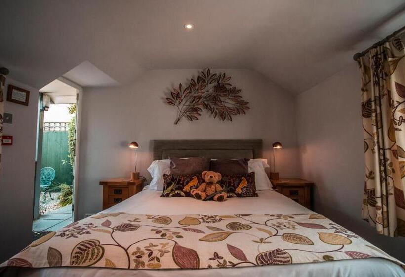 سوییت, The Salty Monk Bed & Breakfast