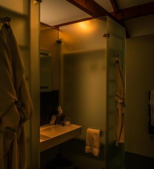 اتاق لوکس, The Salty Monk Bed & Breakfast