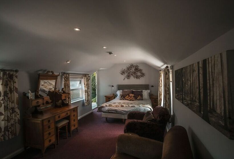 سوییت, The Salty Monk Bed & Breakfast