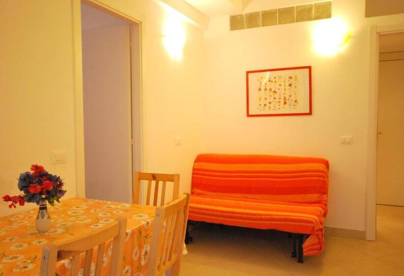 Апартаменты 1 Спальня Нижний Этаж, Residence Glicini