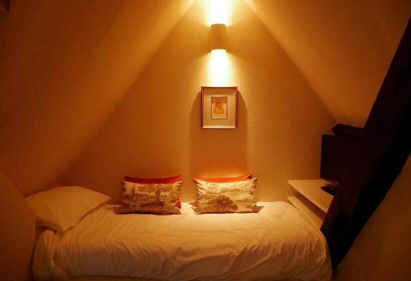 Family Suite, Bear And Ragged Staff