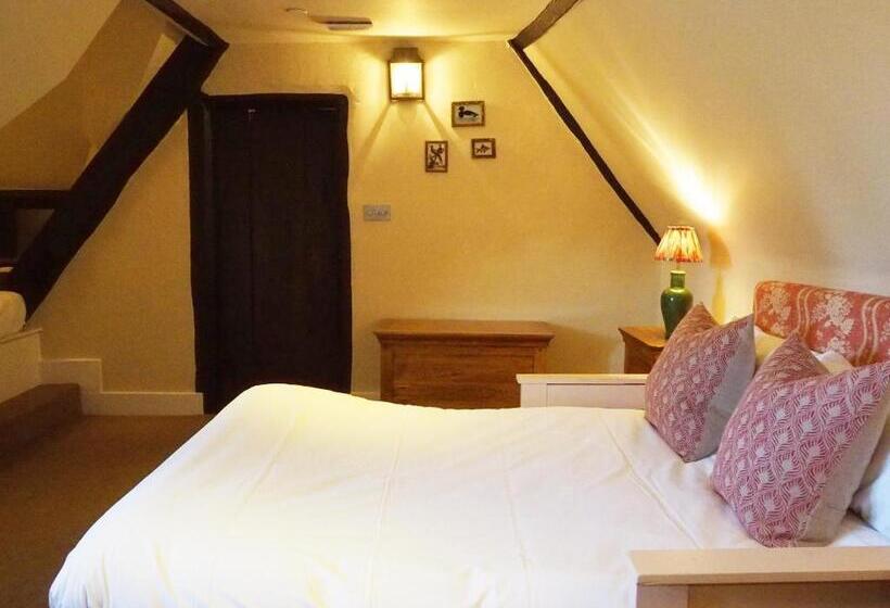Family Suite, Bear And Ragged Staff