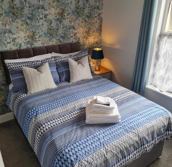 Quarto Basic, Glascoed Guest House